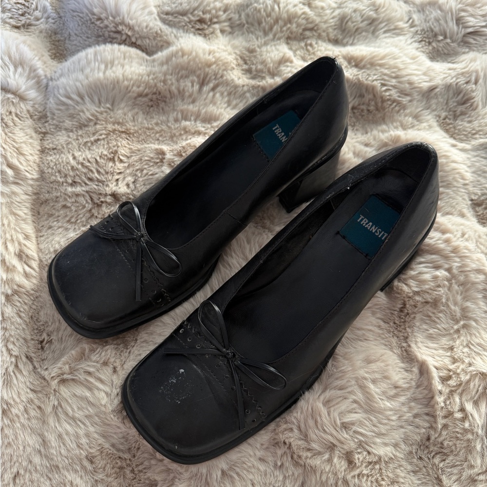 Vintage 90’s Transit Mary Jane pumps.